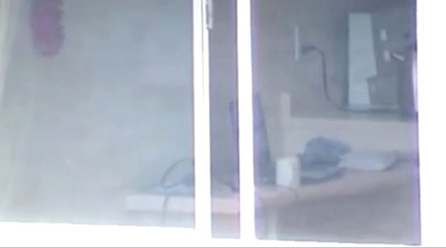 トップレスのセクシーな隣人を窓越しに撮影する盗撮犯  - SEXTVX.COM