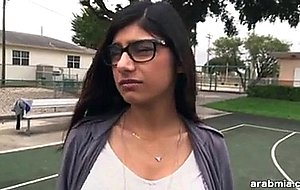 Mia khalifa takes two big black cocks after breaking up with boyfriend