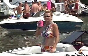 Teen babes hook up at amateur party and love it 