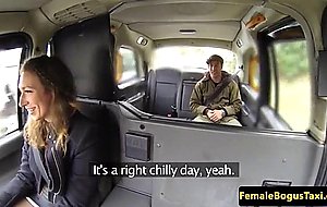 Tattooed cabbie pussylicked before bj