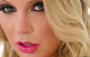 Kenzie taylor flaunts her ginormous tits