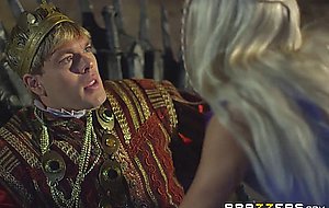 Daenerys Targaryen gets nailed by Jon Snow on the Iron Throne