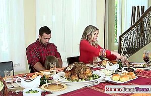 Stepmom shares facial in trio with teen babe