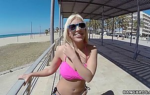 Blondie fesser demonstrates her monster booty in public