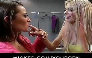 Sexy lesbian girlfriends finger fuck pussy