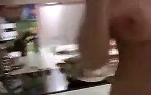 Belle teen etudiante a gros seins baise chez elle