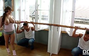Busty fitness babe deep fuck