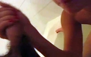 Mujer Argenta la chupa en el bañ
