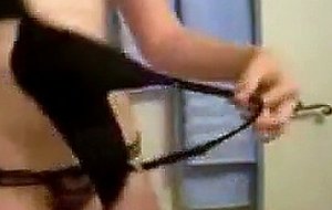 Bombe sexuelle teen 19 ans a gros seins se caresse