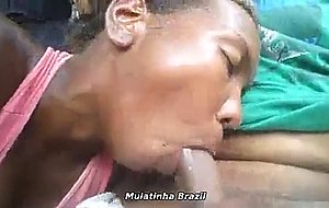 Cuzinho de mel mamando no carro- mulatinha brazilian   