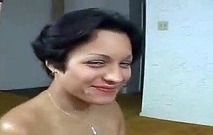 Amateur babe gets spermshot after sucking penis