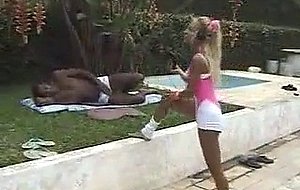Black guy gets pleased by shemale outdoor