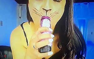 Sammy golden kitty vibrator suck 