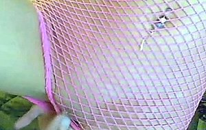 Sexy blonde se masturbe devant webcam