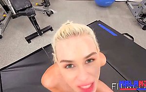 Emilia clarke - gym sex