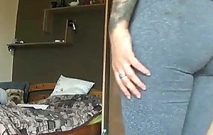 Hot slut farting and pissing in her leggings  