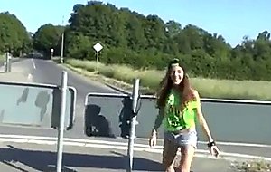 Freche goere besorgt es sich mitten im kreisverkeh 