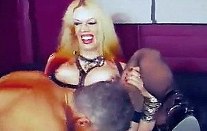 Blowjob at the night club
