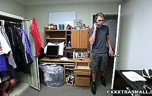 College teen fucks her boyfriend in his dorm room