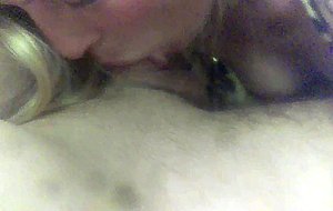 Amateur blowjob in hotel room by gf