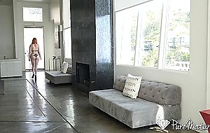 Buttplug Collector MILF Lauren Phillips' Deep Anal