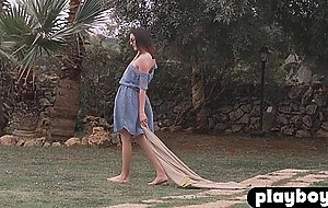 Petite teen babe shows her nice ass in outdoor action