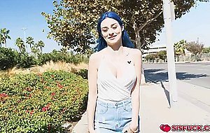 Jewelz has a vibrator in her pussy while Alex uses the remote to pleasure her in public