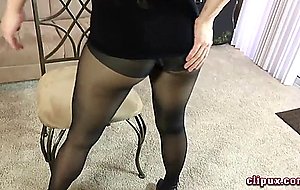 Raven haired angel posing in pantyhose 