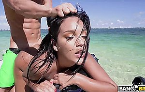 Fucking my girlfriend on a beach after driving on the waves – Naked Girls