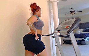 Scarl3tt3 on the treadmill