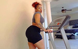 Scarl3tt3 on the treadmill