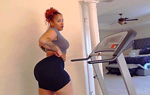 Scarl3tt3 on the treadmill