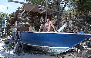 Beach babe - karlie montana shows her beautifull body