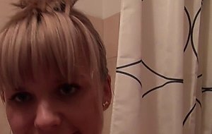 Hot babe gets recorded while taking a shower