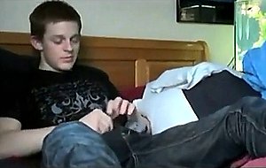 Solo twink giving himself the best handjob