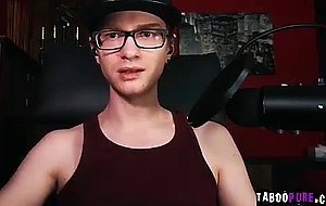 Gabbie shows off masturbation in a video call