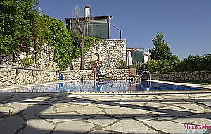 Melisa mendini, pool massage