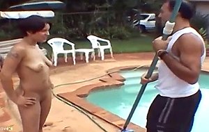 Milf gives a honey head to a pool cleaner