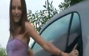 Teen girlfriend rubbing the cunt in car
