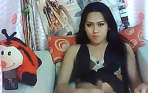 Pretty tranny jerks off and cums on her hands