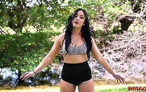 Jennifer White does her booty workout routine outdoors