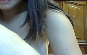Hot girl rubbing pussy on cam