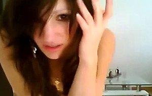 Italian sexy girl masturbates and fingering her pussy