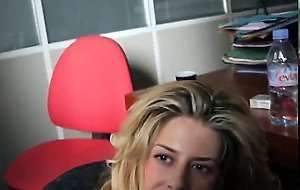 elle suce son patron
