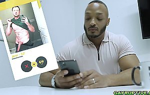 Dude uses a hookup app to cheat his wife with gay man