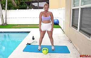Mellanie Monroe will show us her workout with the help of her coach