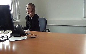 Sex im Büro mit einem österreichischen Mädchen