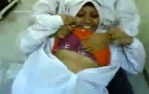 malay- minah tudung hijab tayang tetek dan pepek