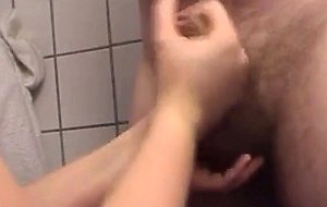 Handjobb med cumshot pa mitt ben