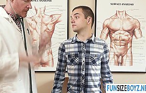 Big doctor thrust his monster cock to his wet ass patient